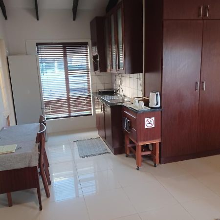 Summerstrand Self Catering For Two Port Elizabeth Eksteriør bilde